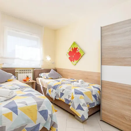 Ana-maria Apartment