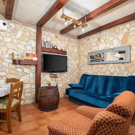 Ana-maria Apartment