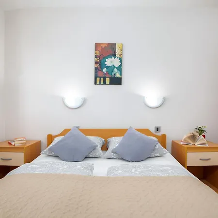 Ana-maria Apartment