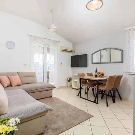 Ana-maria Apartment *
